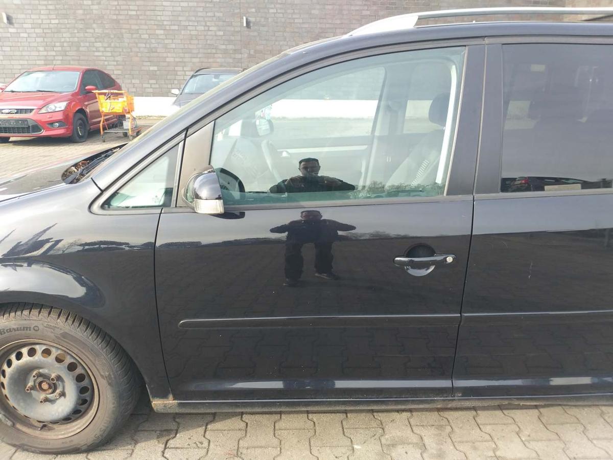 VW Touran 1T original T&uuml;r vorn links LC9X Deepblack Rohbau Bj.2008